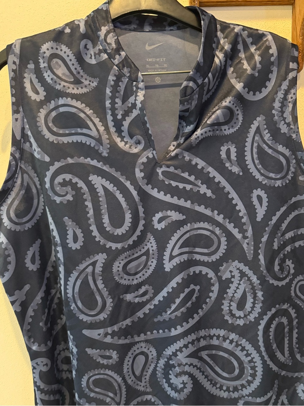Nike Women’s Sleeveless Paisley Golf Tank Women’s XL